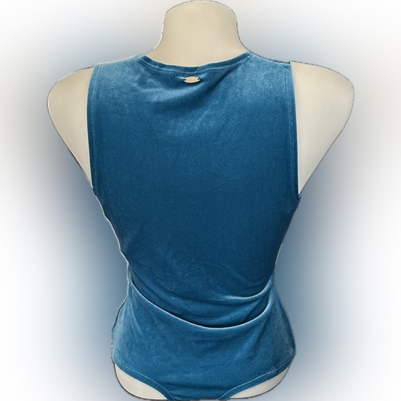 *Closet clear out* Guess velour bodysuit - Picture 2 of 5